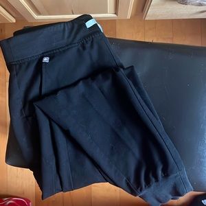 Figs oversized M Rafaela scrub top and M Zamora jogger scrubs